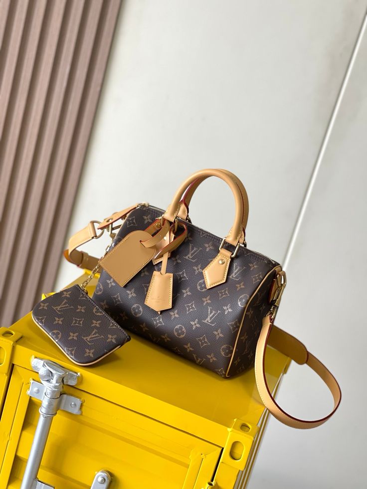 Speedy p9 25 mit Schulterriemen Brown